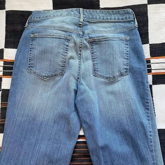 NWT Eddie Bauer Stay Shape Slightly Curvy Straight Denim Jeans. Size 8. - Picture 5 of 12